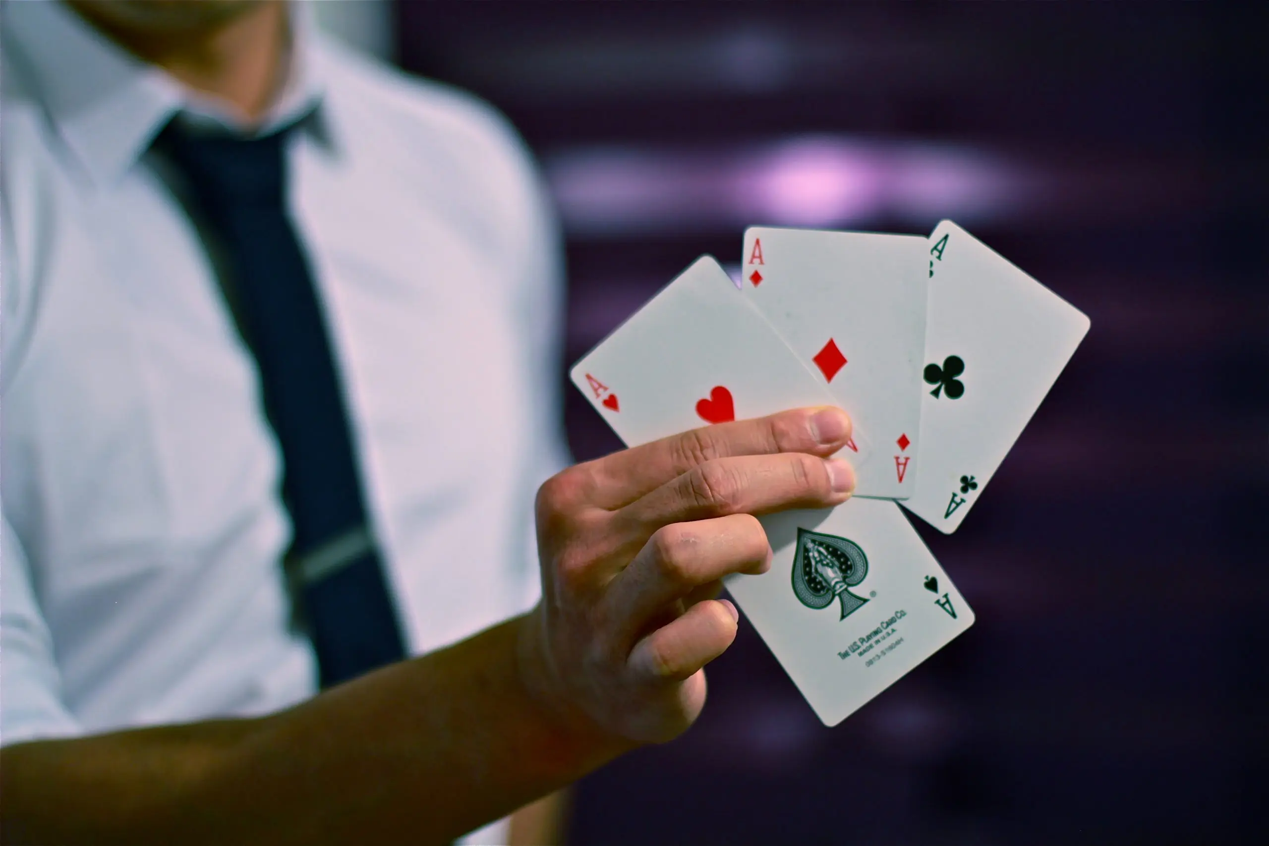 magicien-close-up-paris-75-scaled