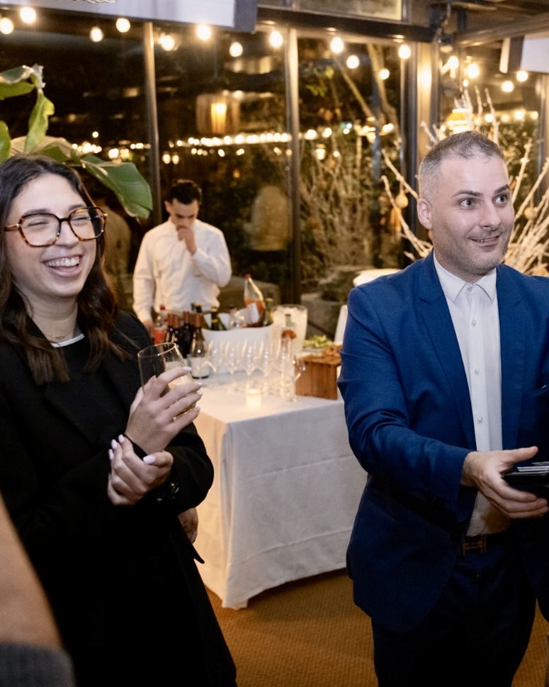 Magicien Close Up Professionnel Paris ile de france